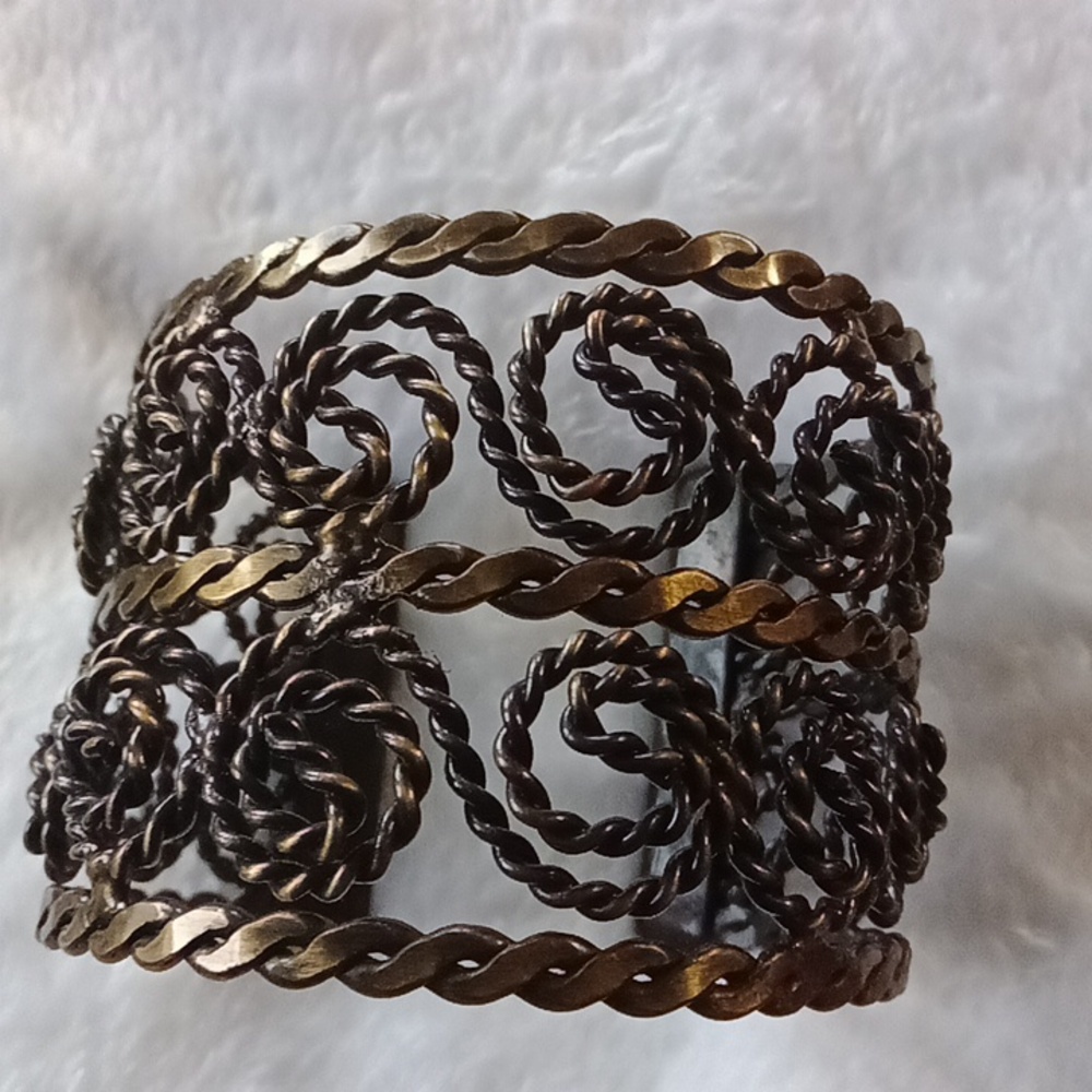 315. SWIRLY BRACELET BANGLE METAL GORGEOUS